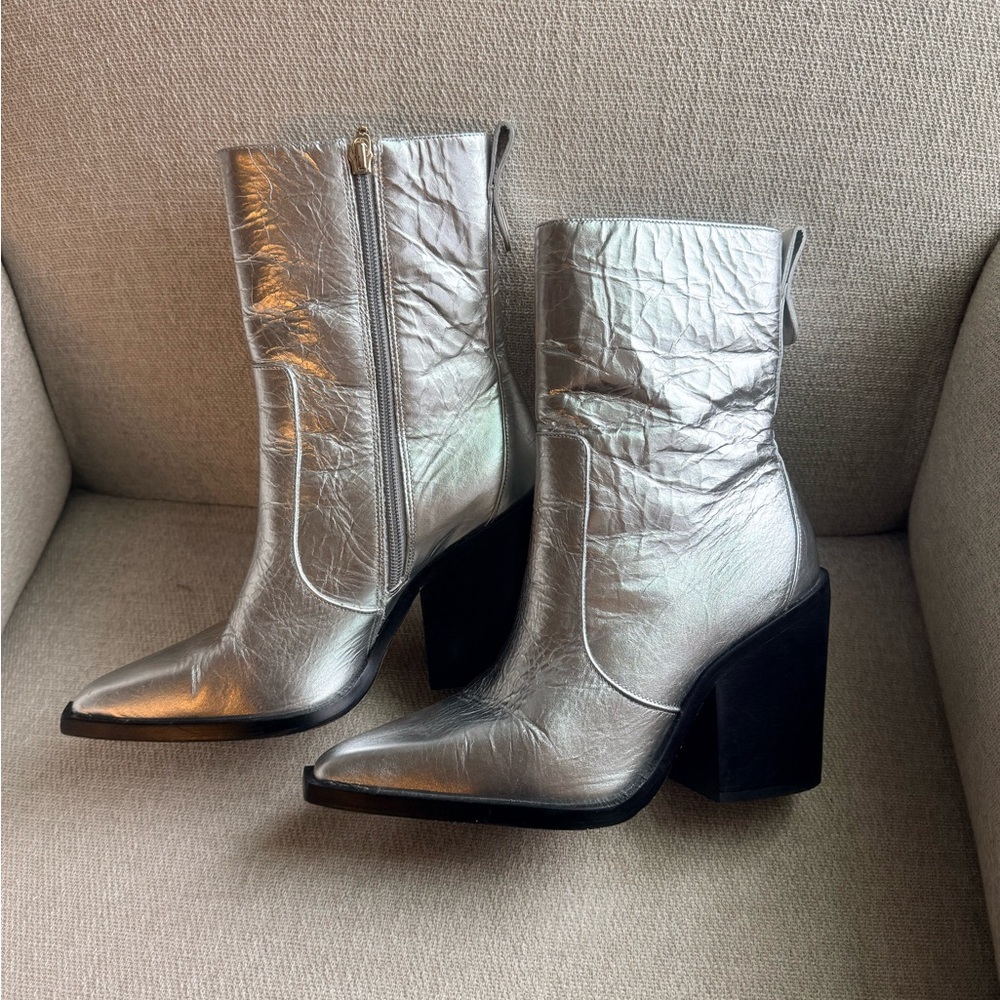 EUC LARROUDE JAMES CRINKLED SILVER METALLIC LEATHER ANKLE BOOTS